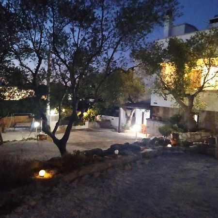Villa Lilla ออสตูนี ภายนอก รูปภาพ