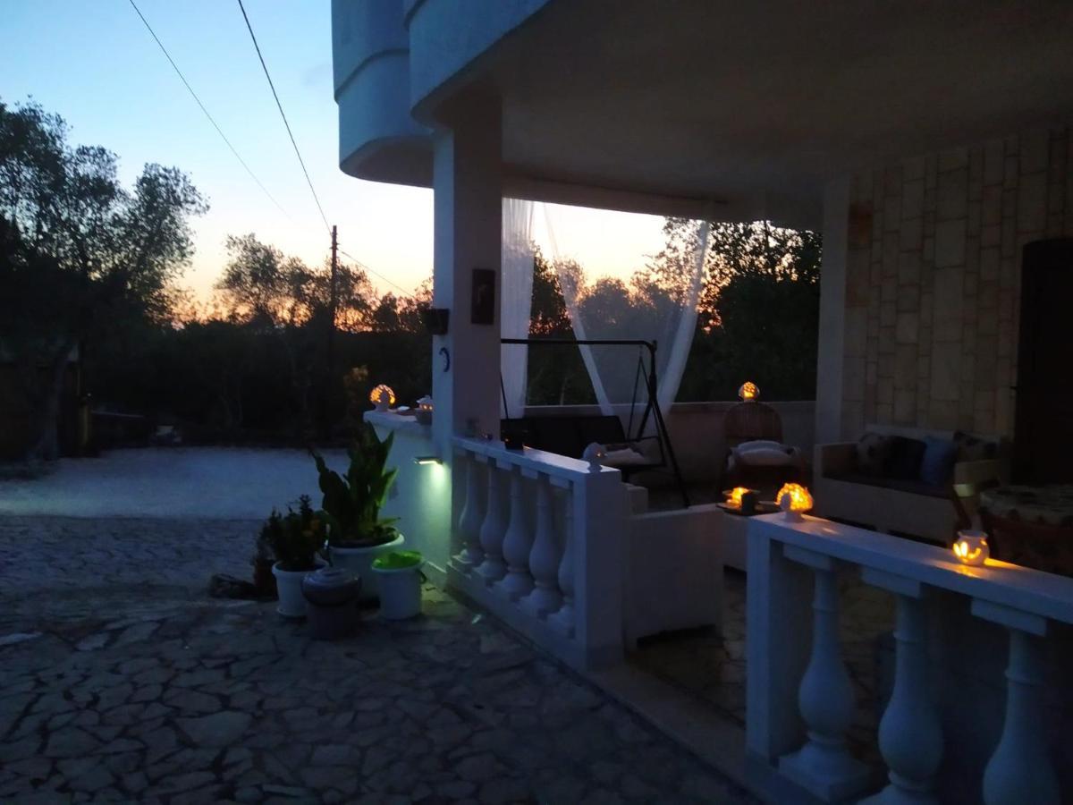 Villa Lilla ออสตูนี ภายนอก รูปภาพ