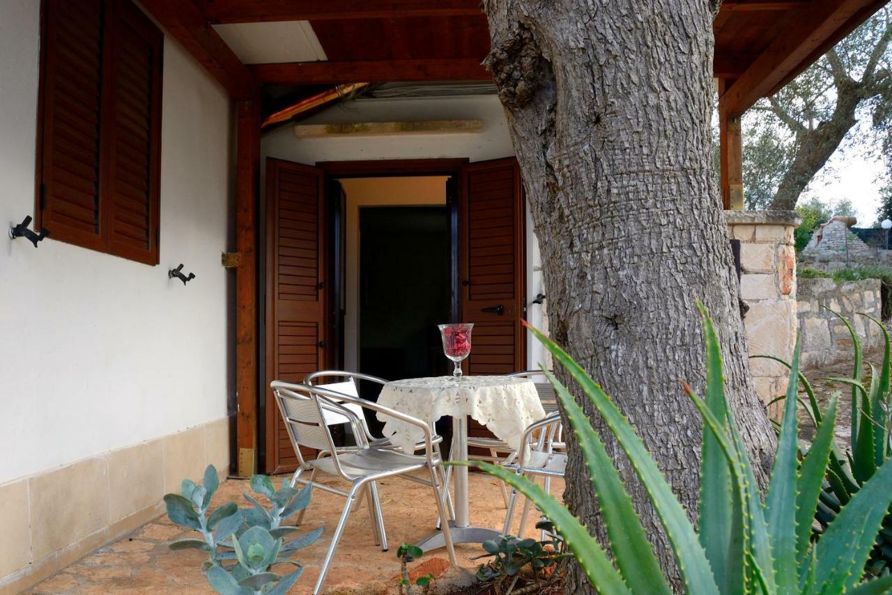 Villa Lilla ออสตูนี ภายนอก รูปภาพ